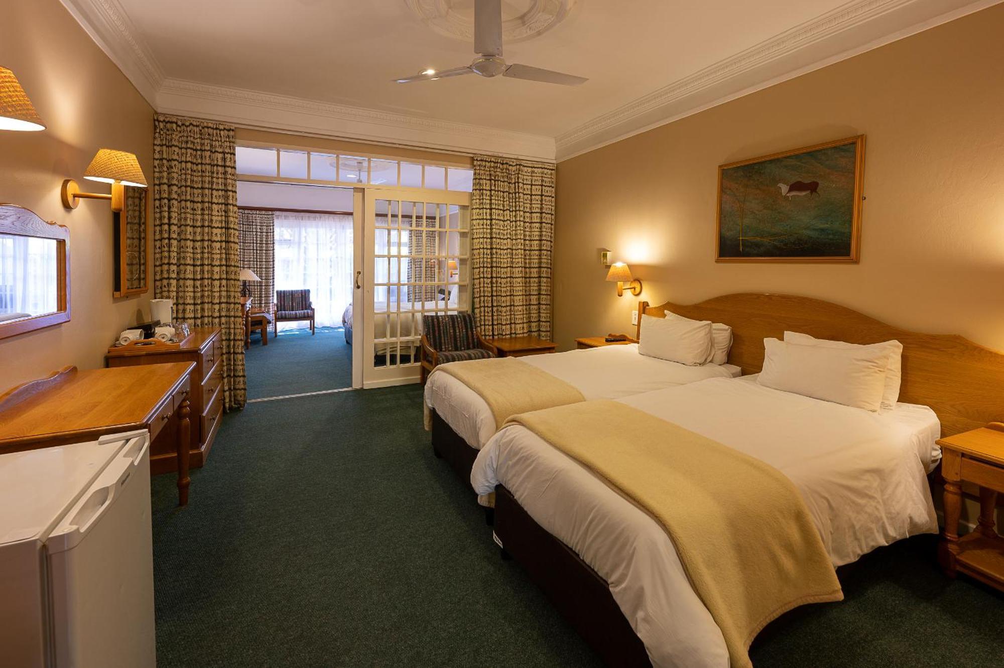 ווינטרטון Cathedral Peak Hotel מראה חיצוני תמונה