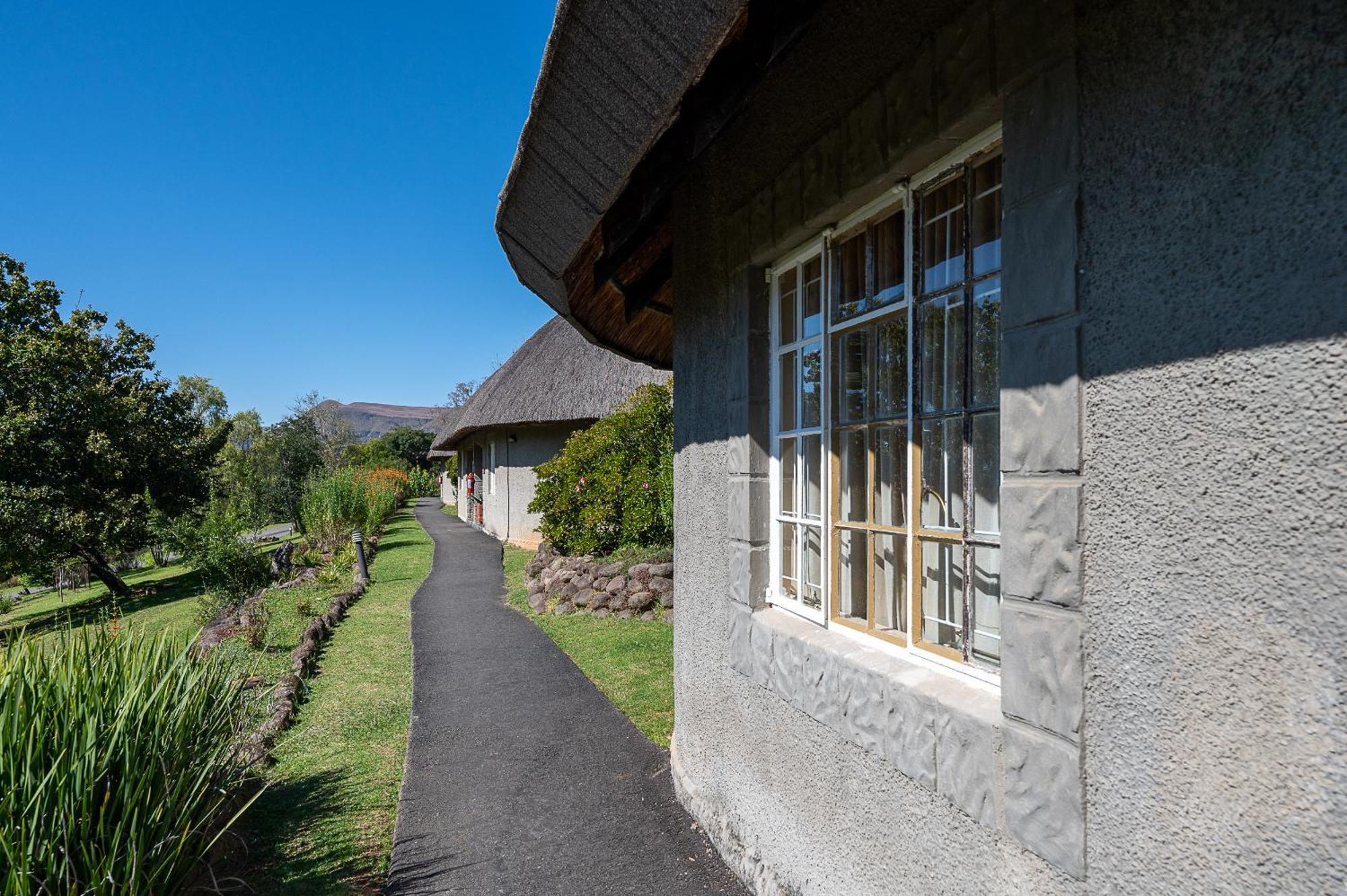 ווינטרטון Cathedral Peak Hotel מראה חיצוני תמונה